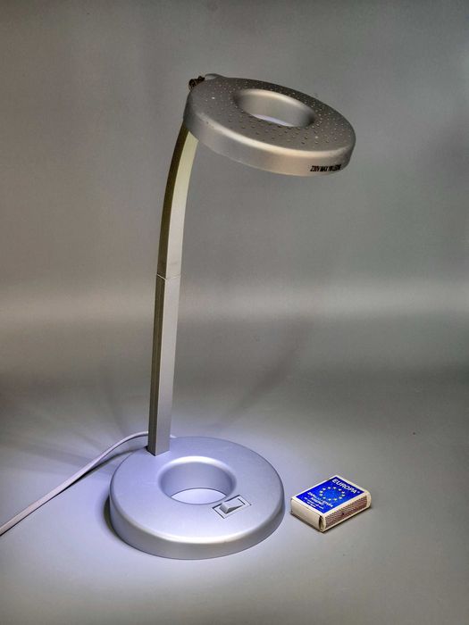 Lampka stołowa na biurko LED
