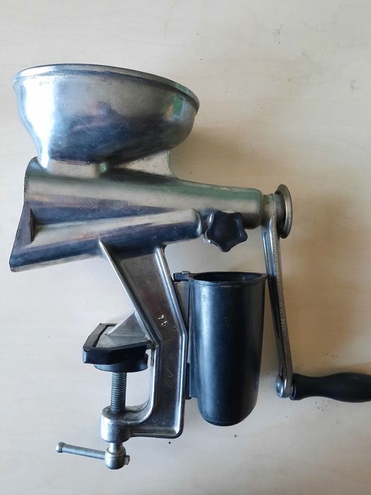 Продається ручна соковижималка б/у