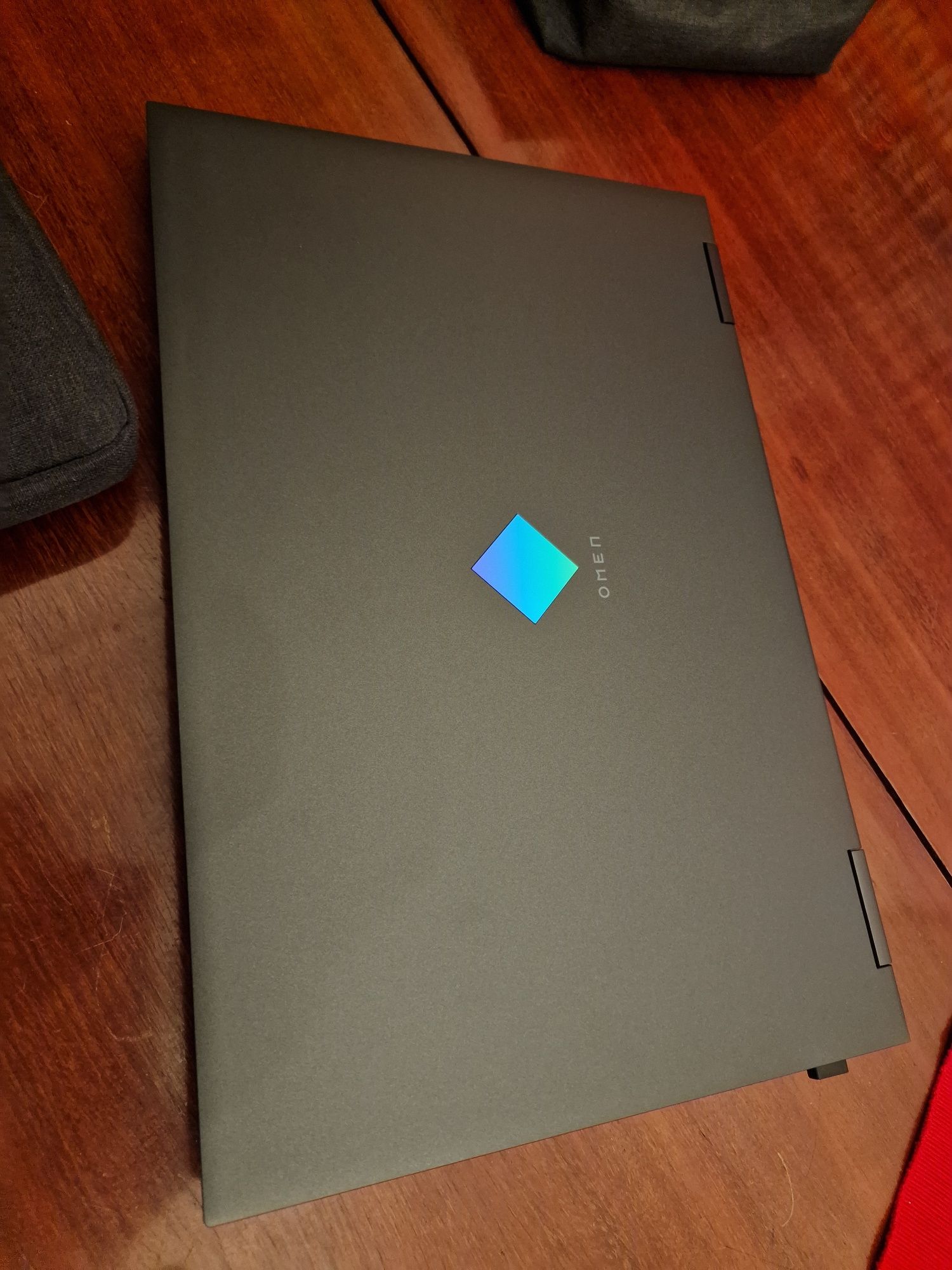 Portátil HP OMEN 15-EN1001NP