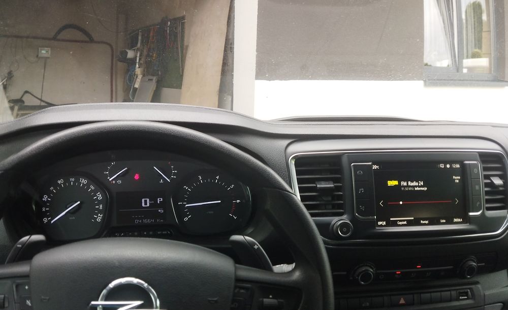 Samochód towarowy, dostawczy Opel Vivaro niski przebieg.