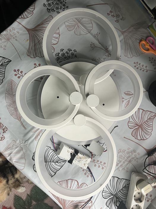 Современная потолочная LED-лампа (под ремонт)