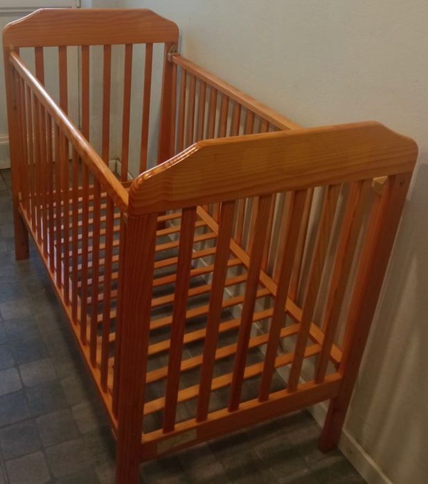 Berço de Madeira Natural - Seguro e em Excelente Estado