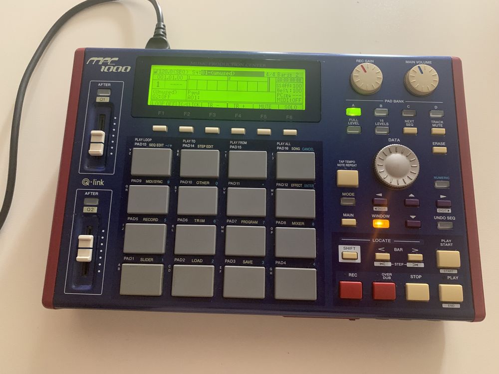 Akai mpc 1000 JJOS2XL RAM MAX128mb na caixa original otimo estado mp