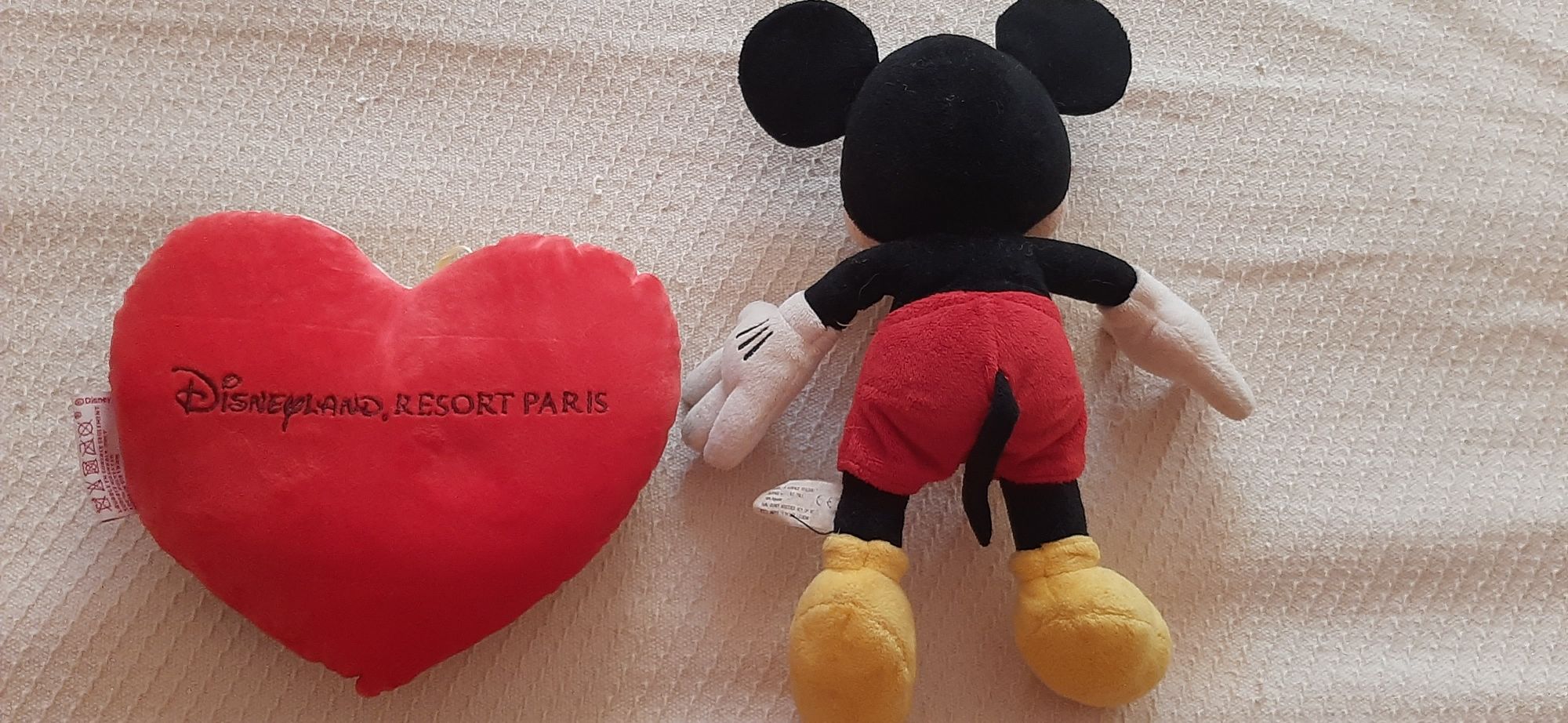 Figura boneco e coração do mickey da disneyland