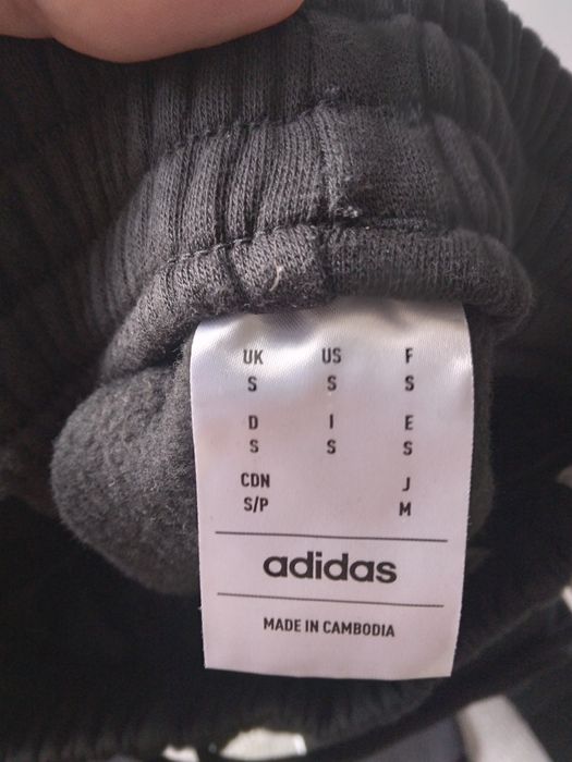 Spodnie dresowe chłopięce adidas rozmiar S, na wiek 12-13 lat