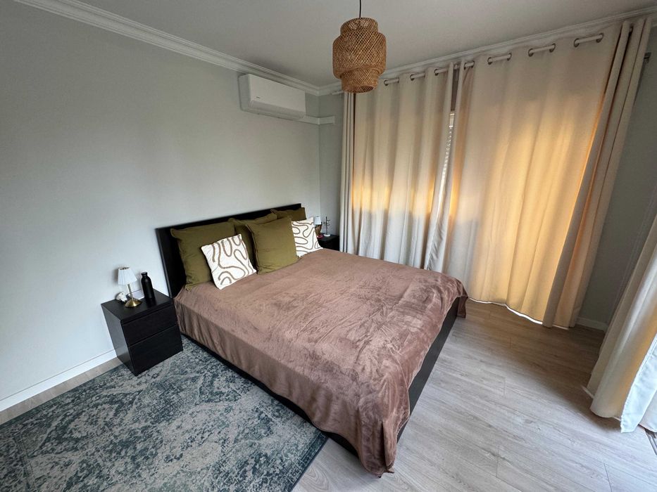 Cama IKEA MALM Preta 160x200cm c/4 gavetões + colchão + mesas de c.