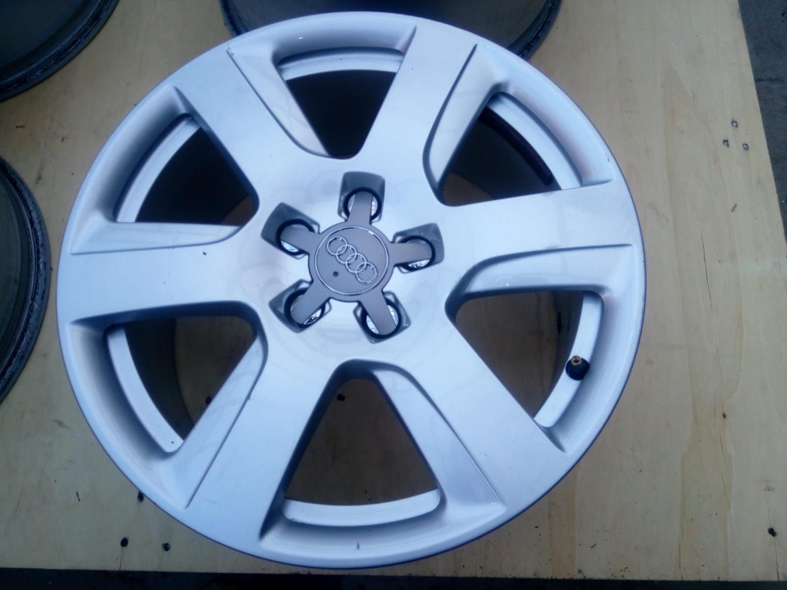 Felgi audi a4 a5 a6 q3 q5  17 cali