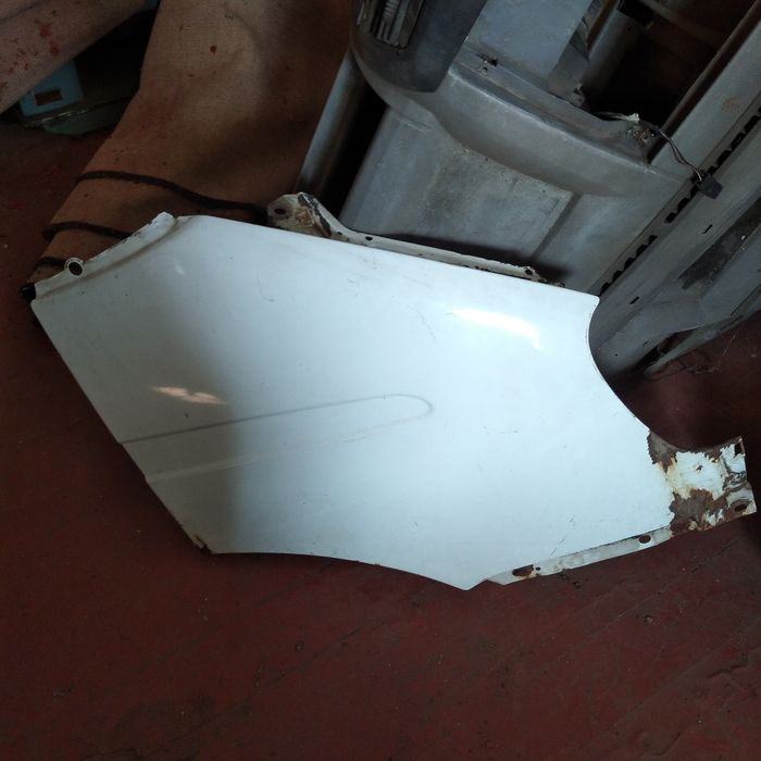 Крила газель білі і червоні