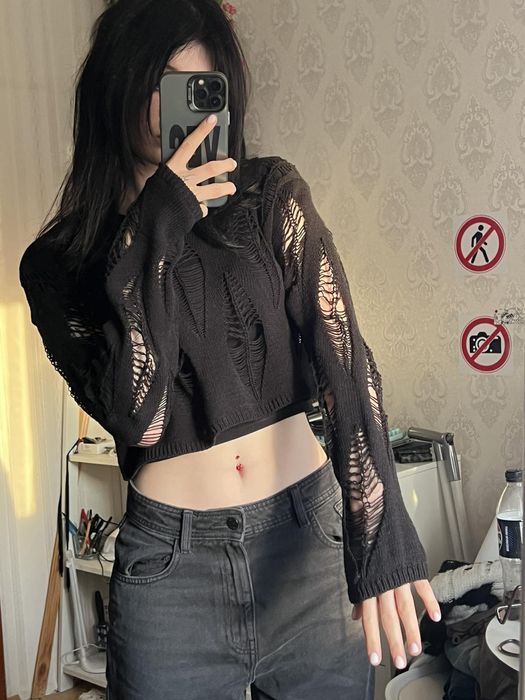 Светр жіночий короткий