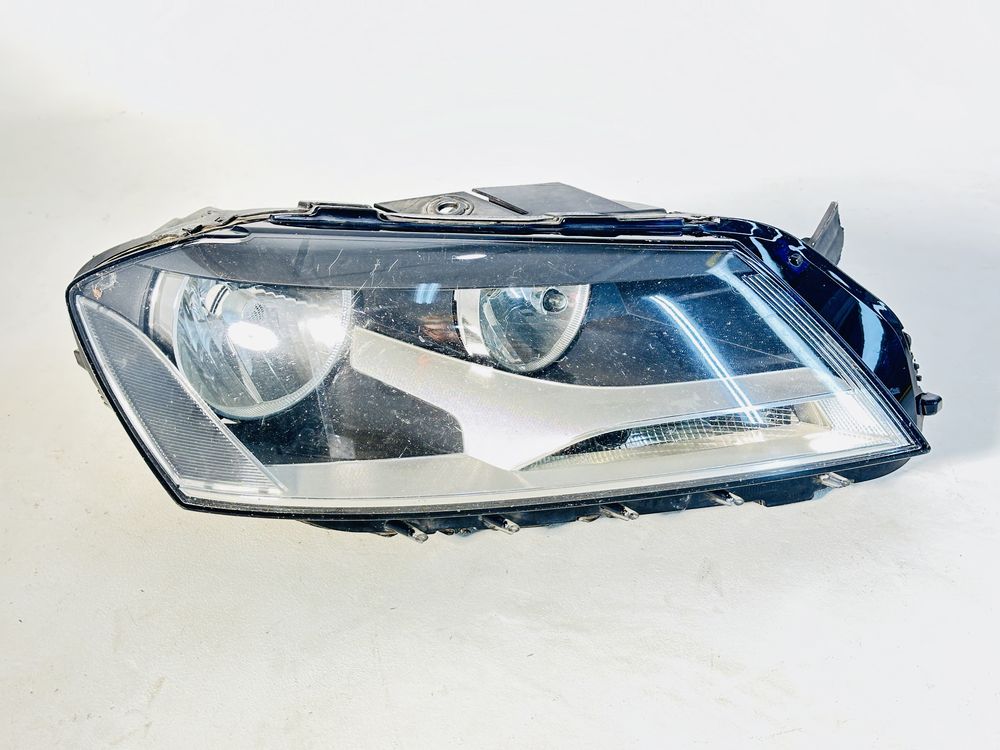 VW Passat B7 reflektor lampa prawy przód prawa europa