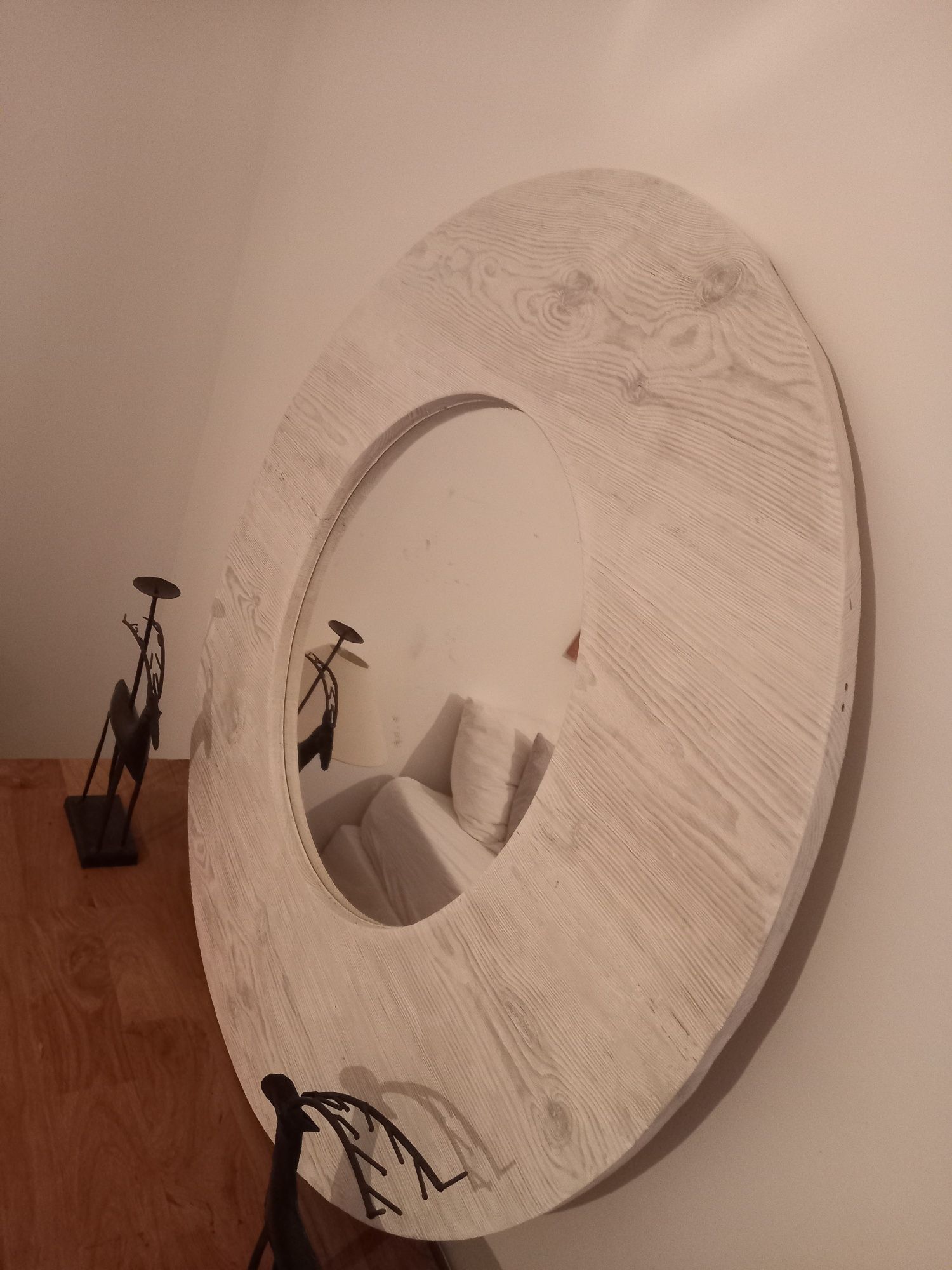 Duże lustro ze starego drewna