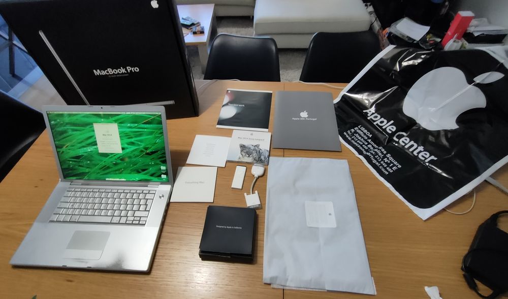 Apple MacBook Pro 15-Inch "Core 2 Duo" 4GB RAM + SSD upgrade