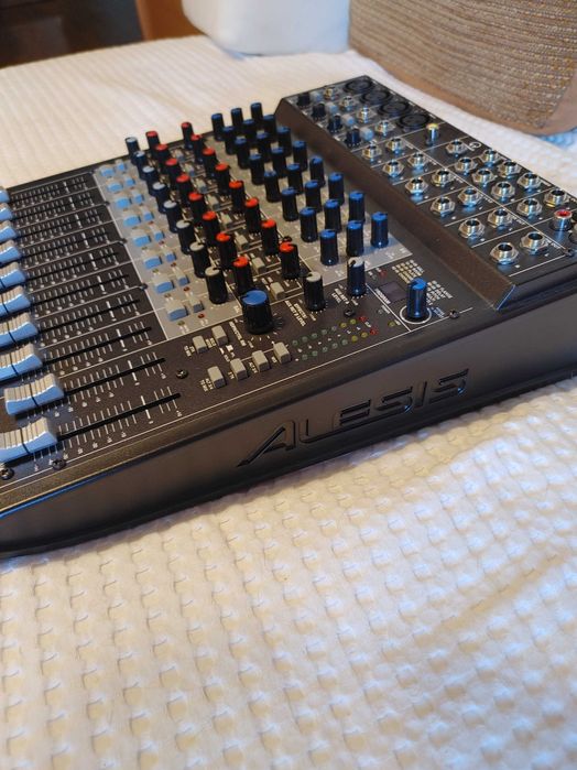 Alesis Multimix 12 Firewire (baixa de preço)