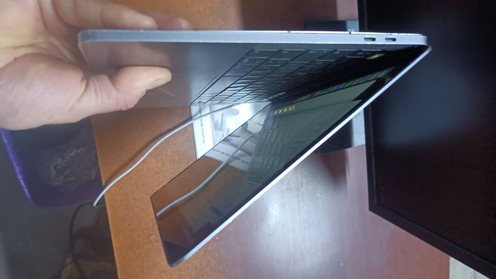 MacBook Pro A1989 i5 8gb 256gb zasilacz