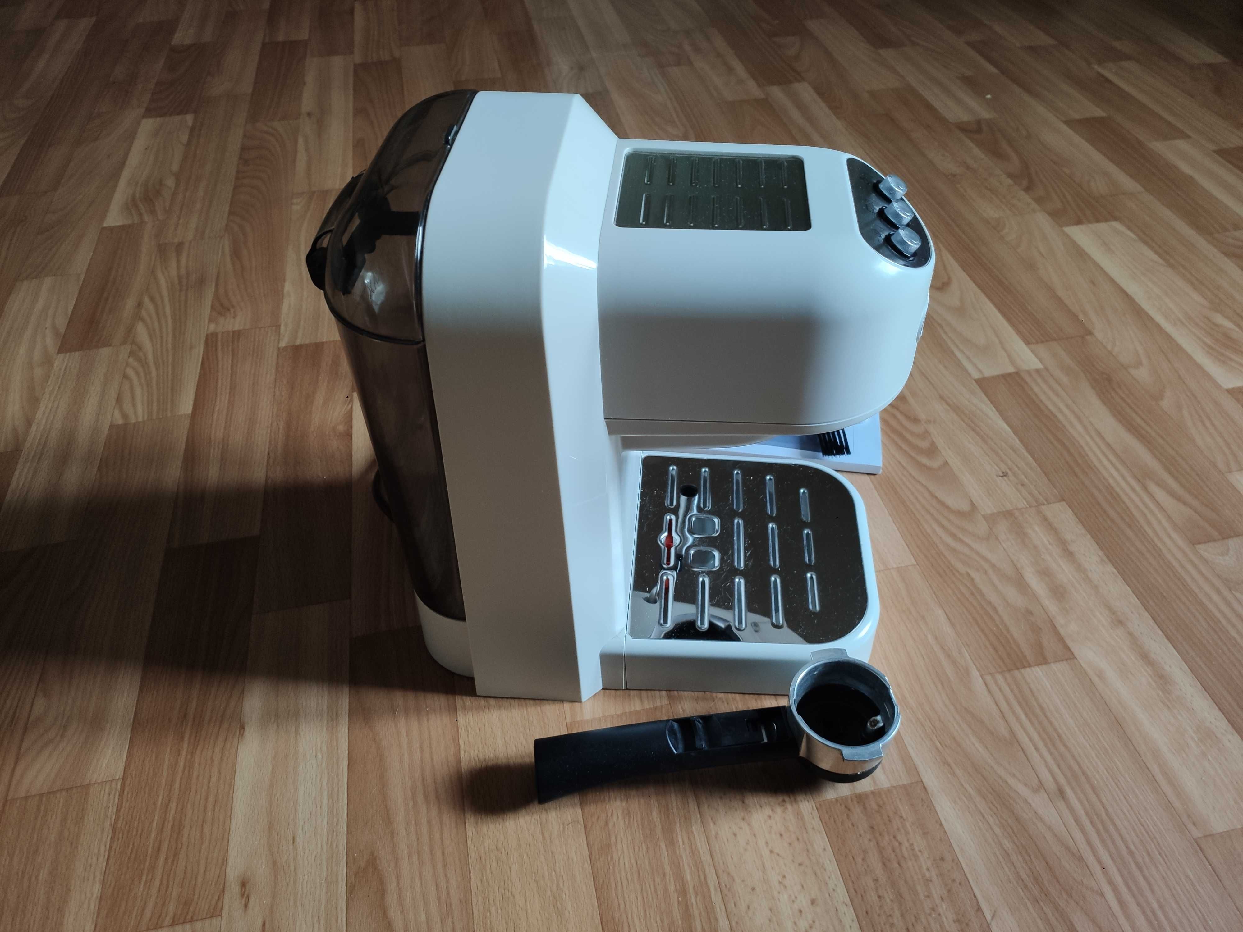 Рожковая кофеварка DeLonghi EC 251 W