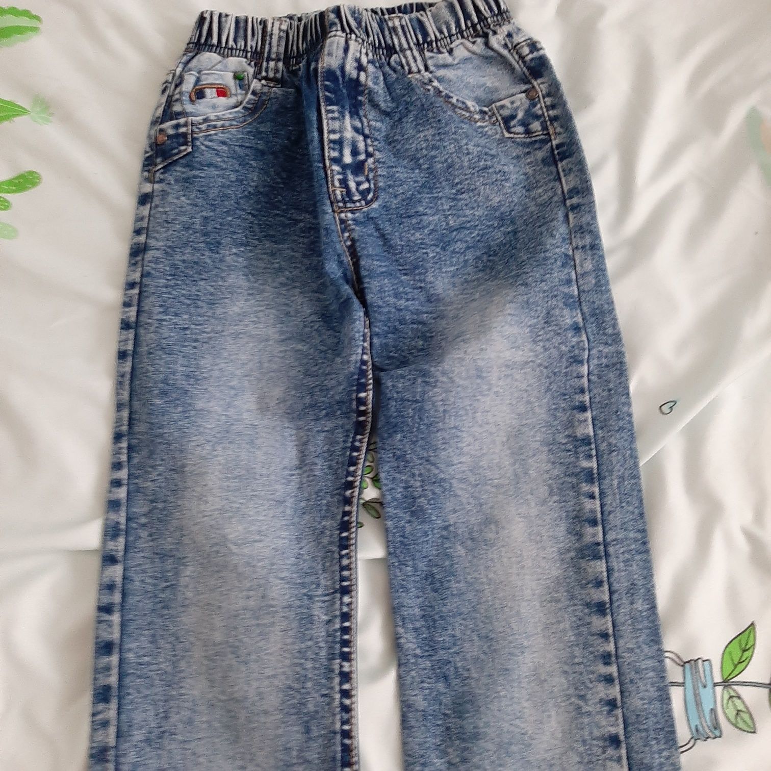 Spodnie jeans r. 140/146 niebieskie przecierane