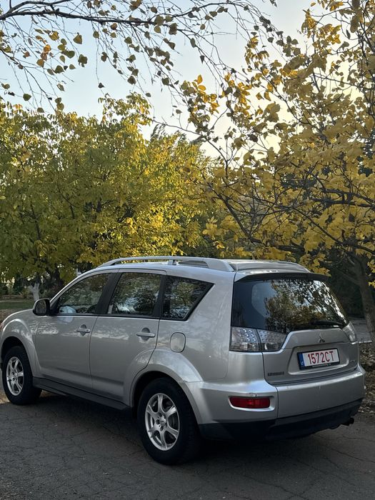 Mitsubishi Outlander 2011 ГОД 2.0 дизель полный привод