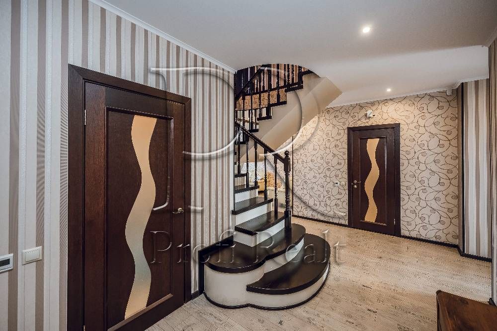 Продаж 6 кімн. дворівневої квартири вул. Анни Ахматової 30/ Позняки