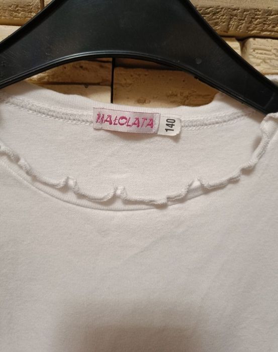 Biała, elegancka bluzeczka z długim, tiulowym rękawem, r. 140