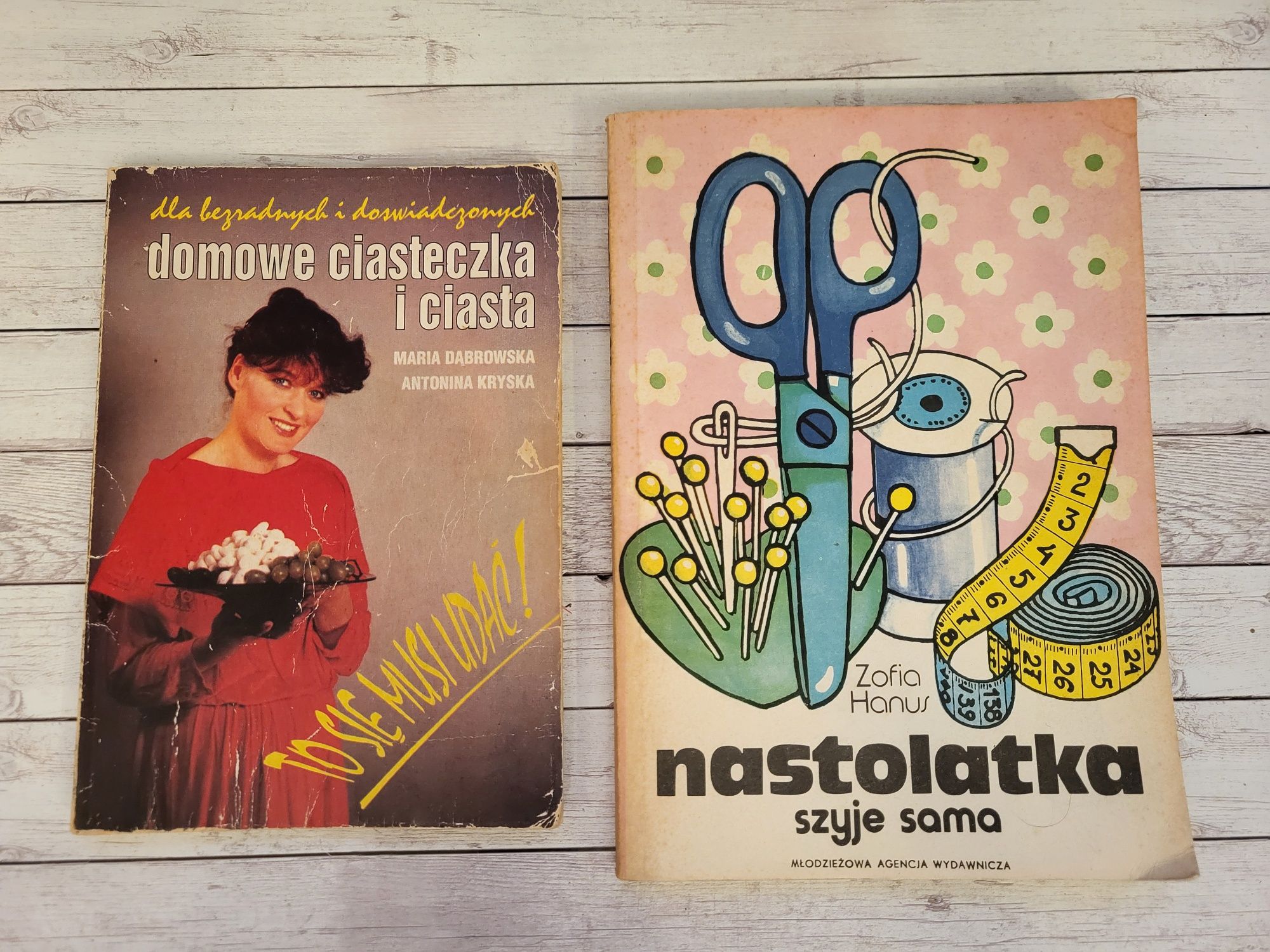Zestaw książek ' Domowe ciasteczka i ciasta' ' Nastolatka szyję sama'