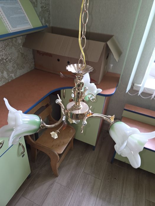 Люстри б/у є 5шт од.