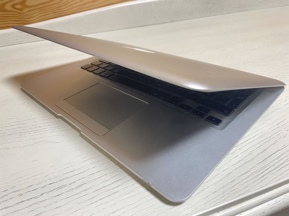 MacBook Air.  Продам
