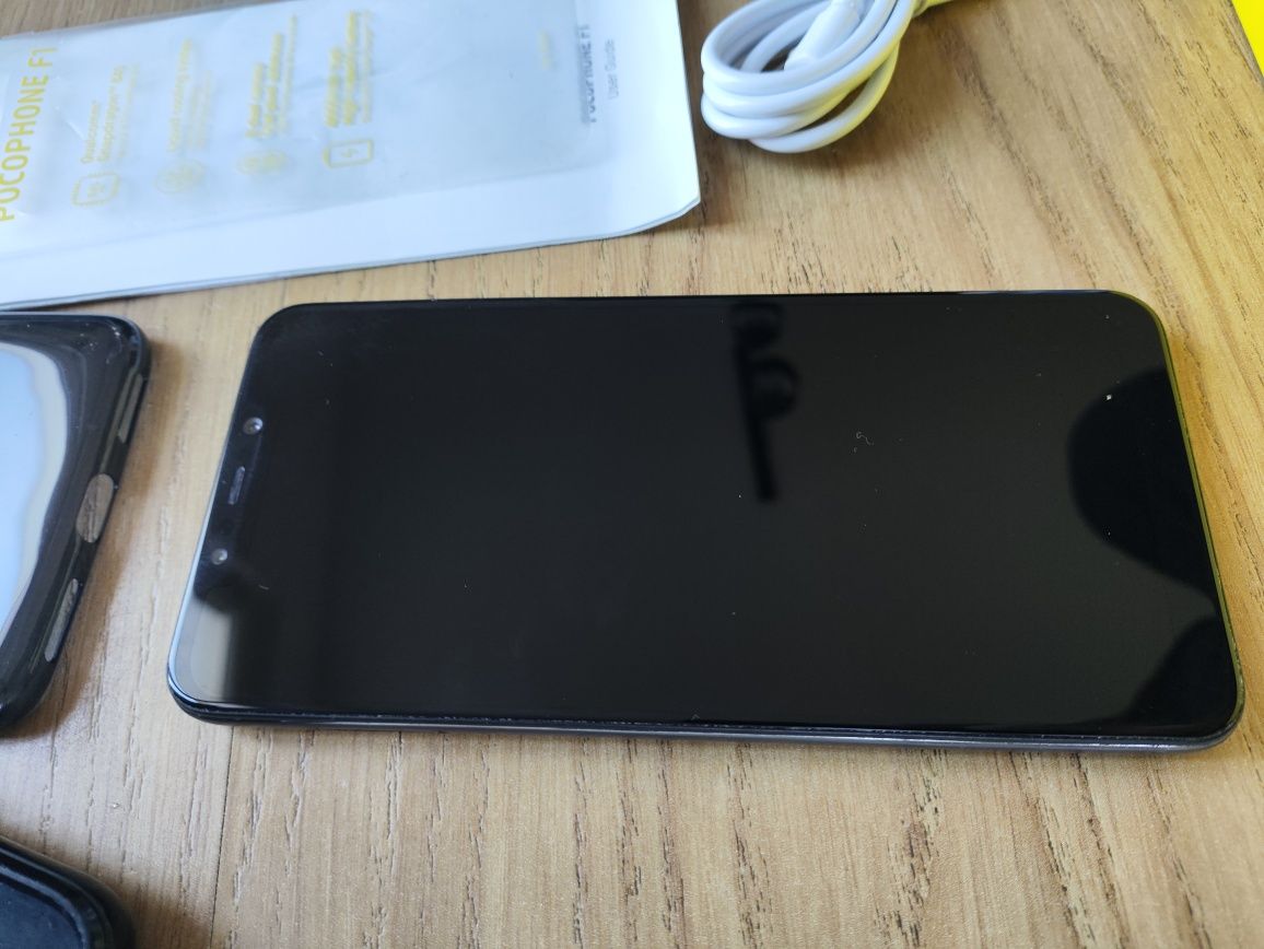 Xiaomi pocophone F1 jak nowy cały zestaw od nowości Spigen szkło