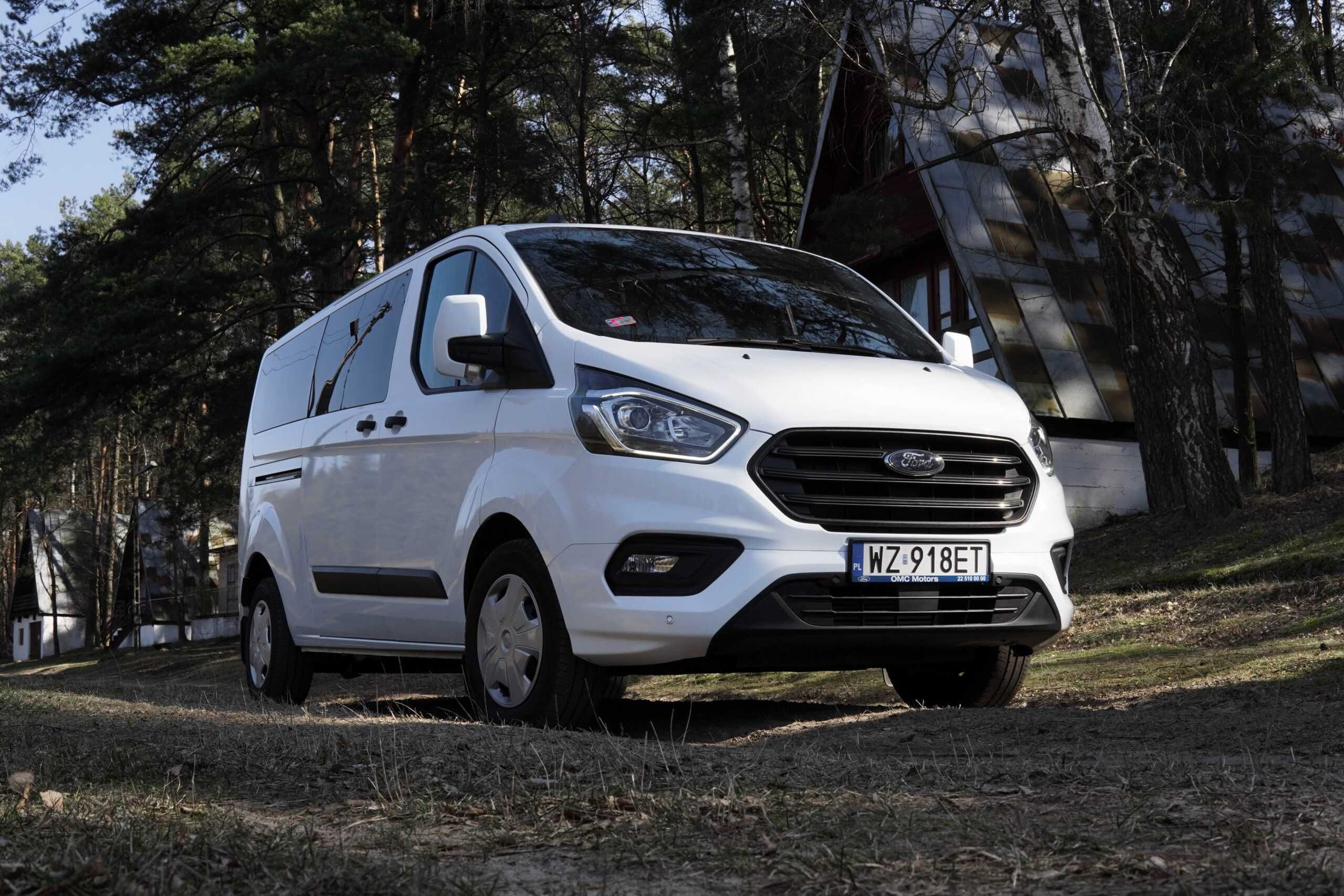 Wynajem nowych i komfortowych busów 9-osobowych: FORD Transit Custom