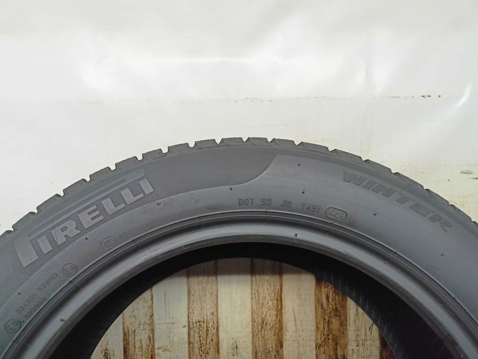 Pirelli SottoZero 3 215/55/17 24r. 94H 2x7,9mm 2x6,7mm (575)