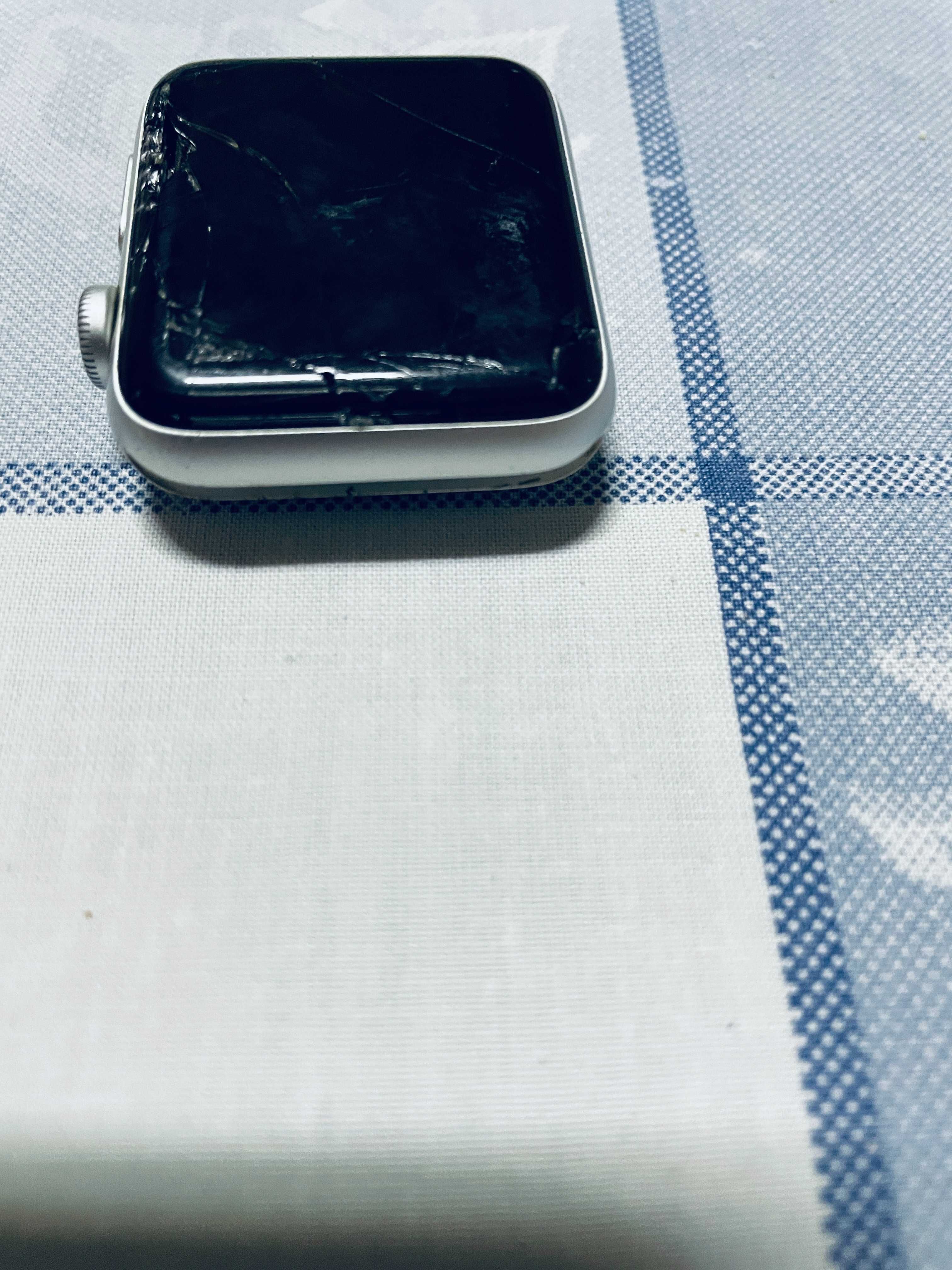 SmartWatch Apple série 3 42mm com ecran partido
