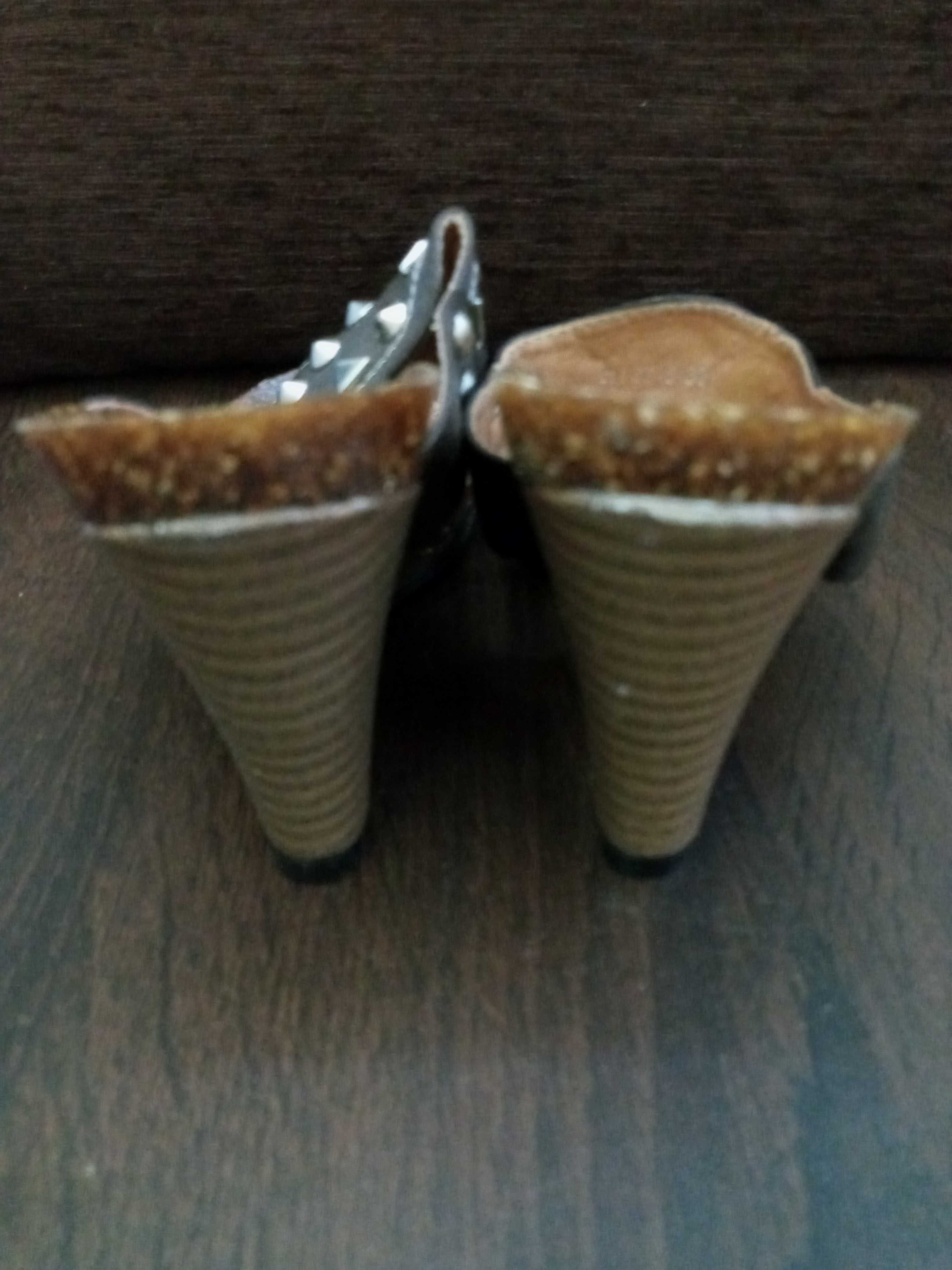 #44 brązowe sandały japonki klapki na koturnie ćwieki 37
