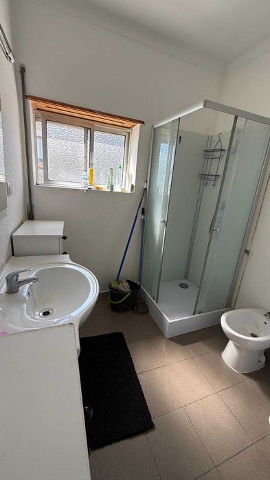 Quarto de casal - Excelente Localização - Laranjeiro