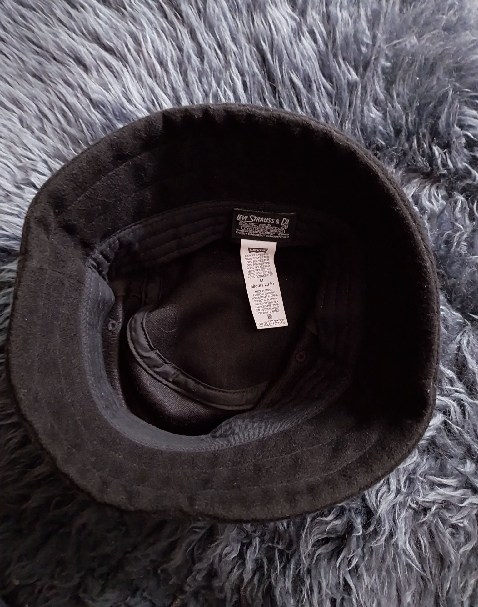 Levis kapelusz w kolorze czarnym M obwód 58cm.