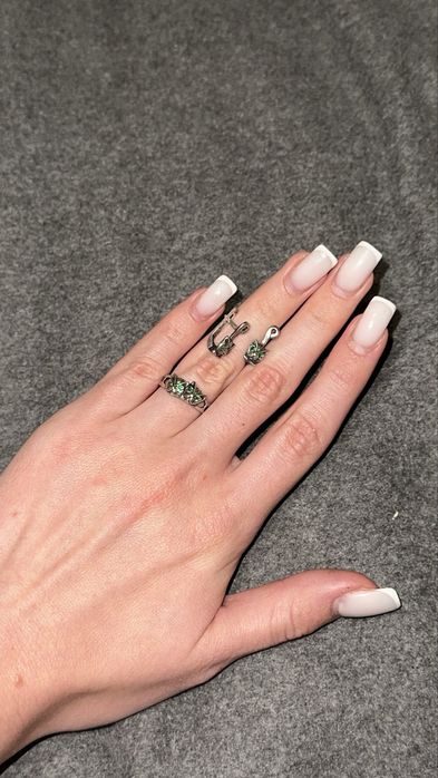 komplet kolczyków i pierścionek w stylu kotów