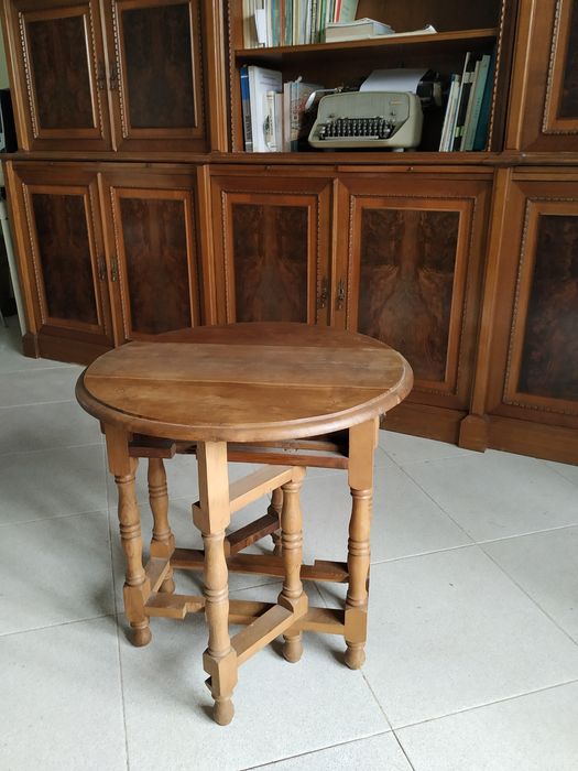 Mesa de chá com gaveta