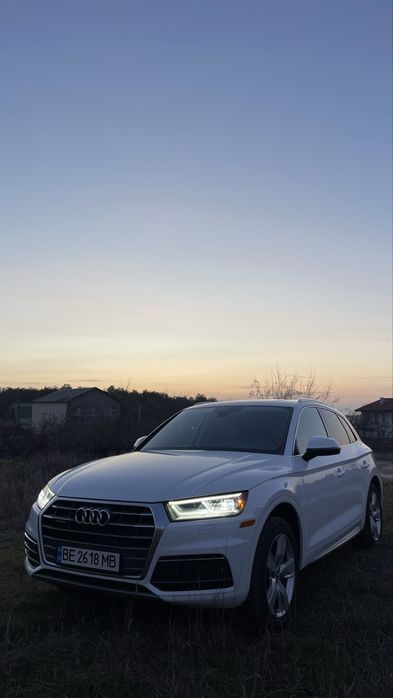 Audi Q5 2018 бензин 2.0 Premium Plus