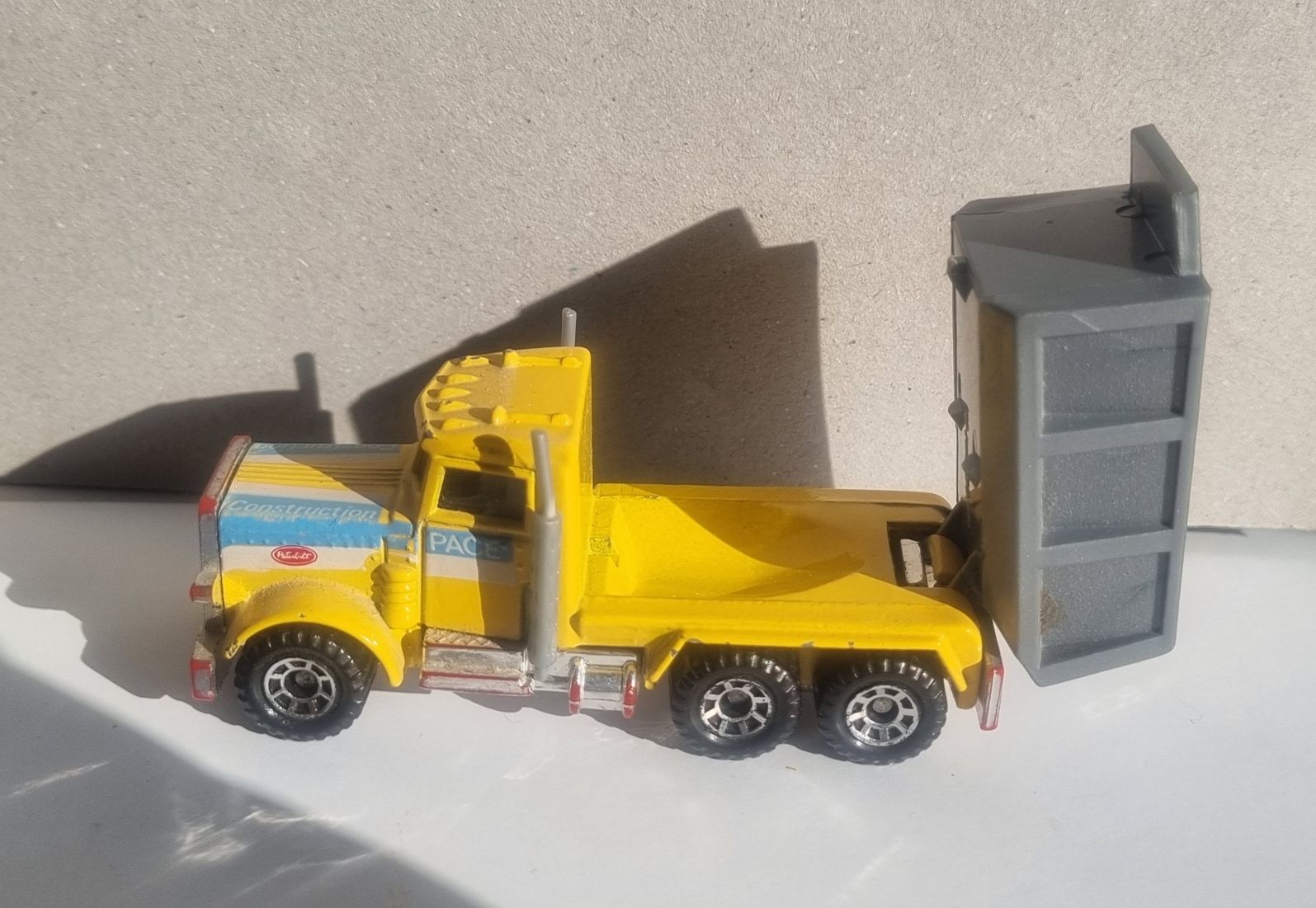 autko PRL matchbox Peterbilt pace wywrotka