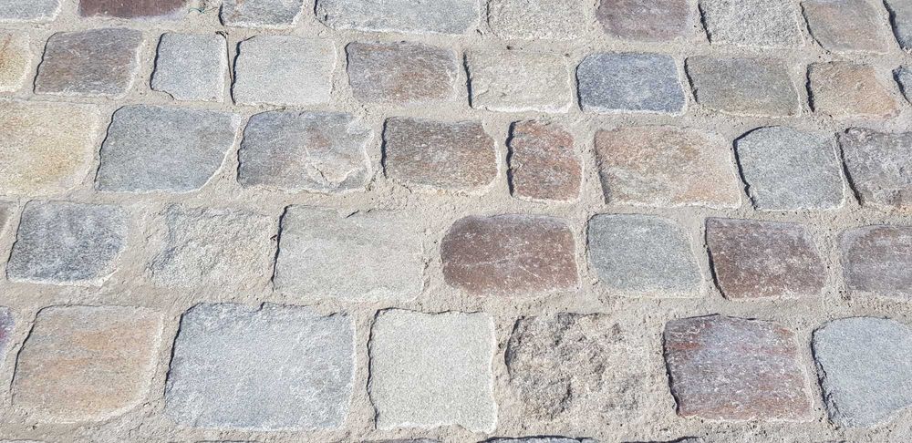 starobruk granitowy wyślizgany historyczny kostka brukowiec kamień pol