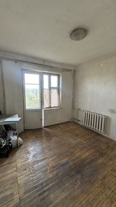 Продам 1-кім кв під ремонт. Вул. Мілютенко 46 Лісовий масив