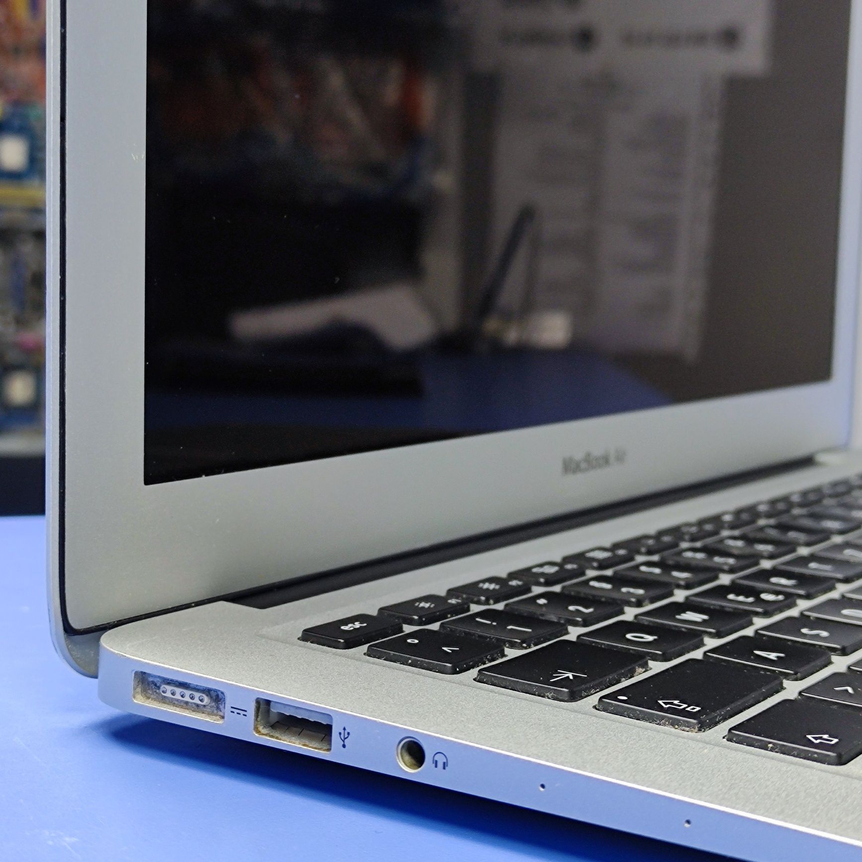 MacBook Air A1466 i7 1.7GHz, 8GB RAM, аккумулятор новый