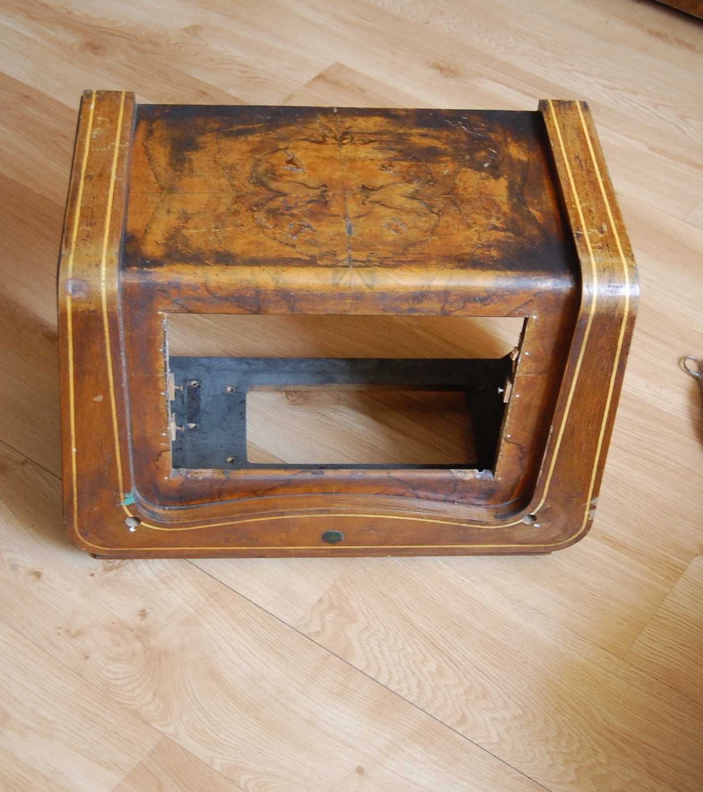 Czechosłowackie radio Tesla 720A. Lata 60-te. Obudowa i tylna ścianka.