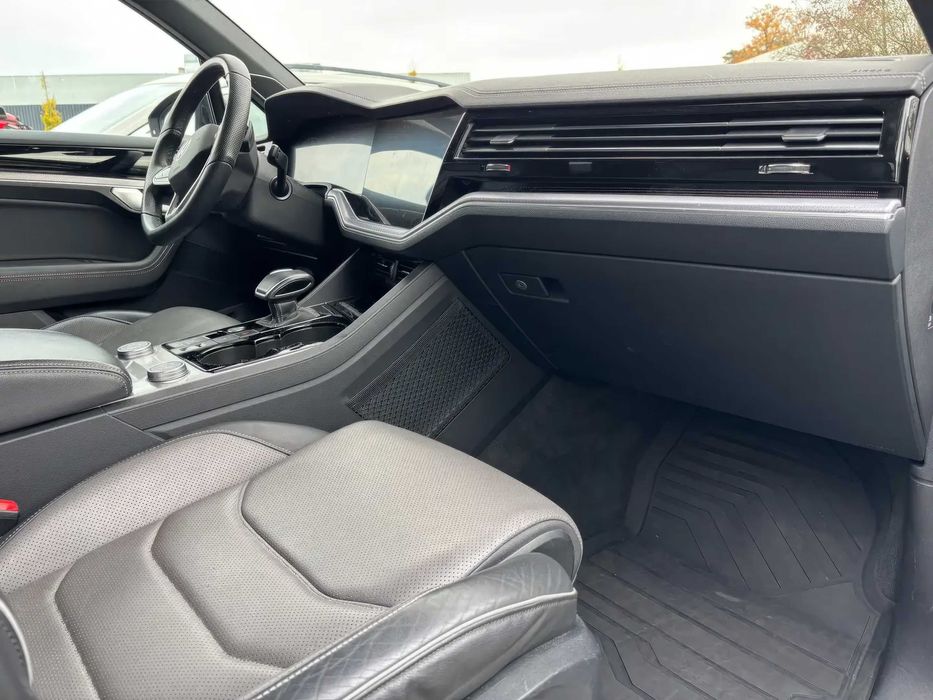 Volkswagen Touareg      2022