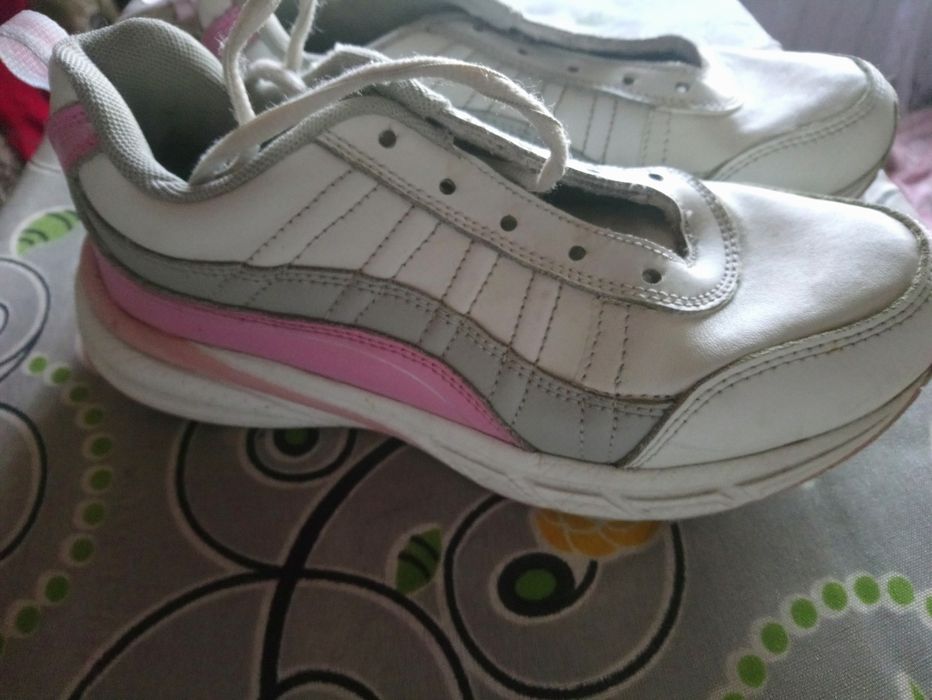 Кожанные кроссовки Bona