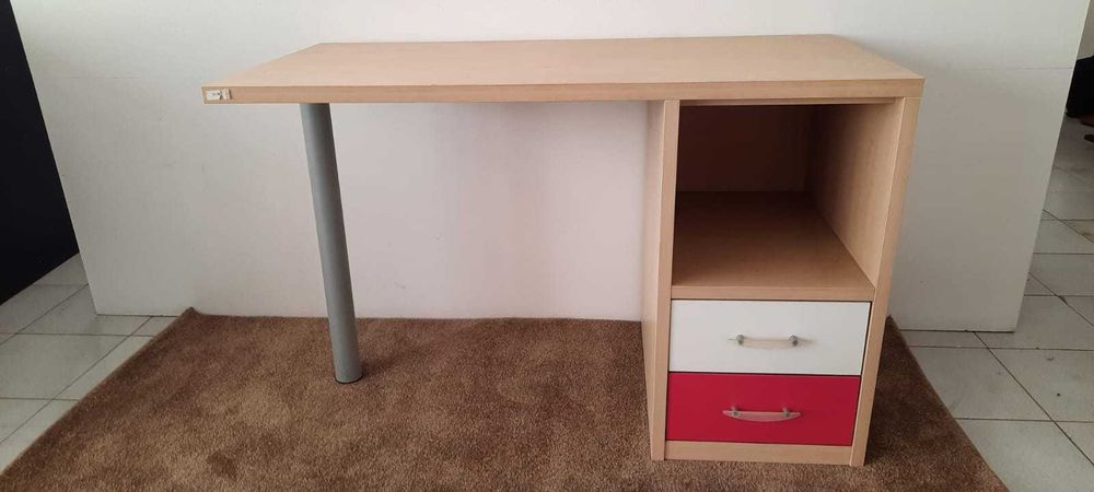 Secretária .C120xL60xA75cm