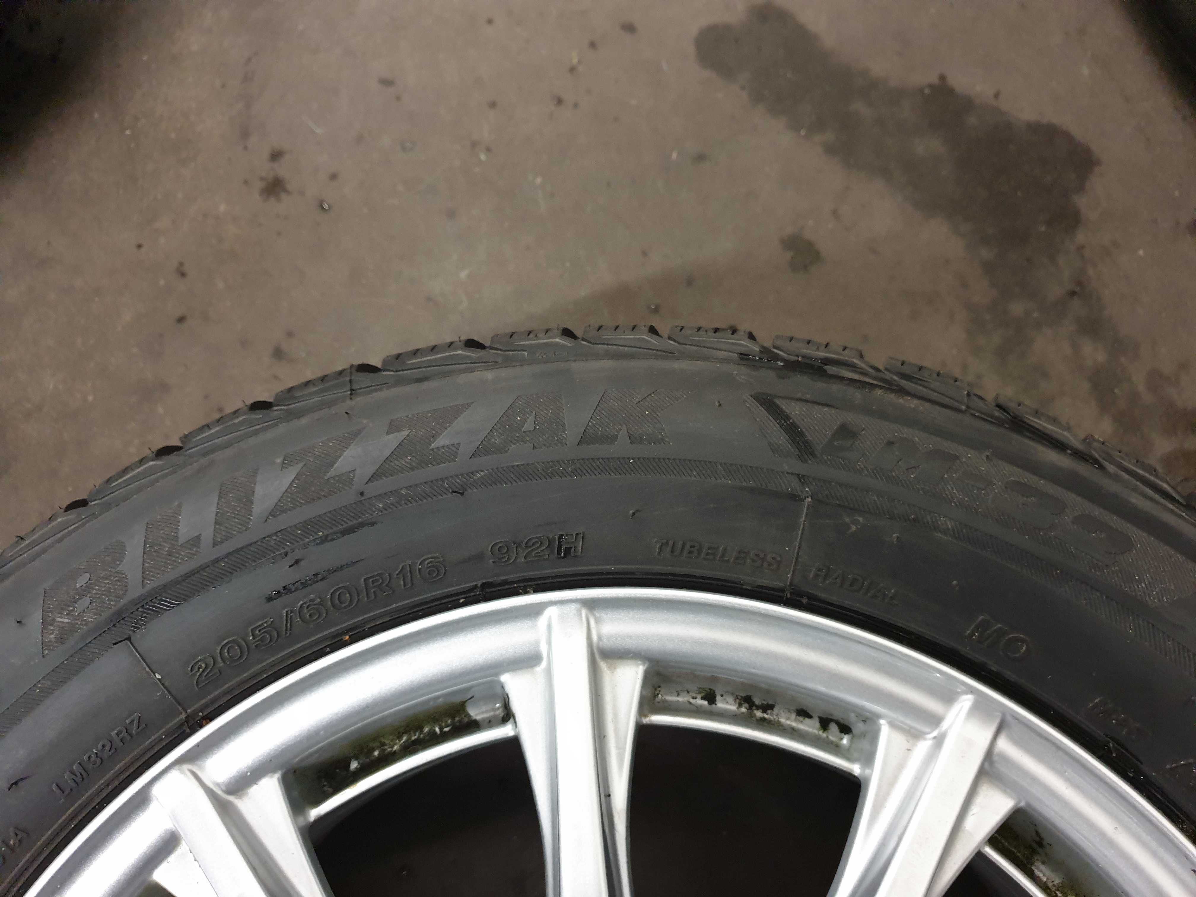 4 Szt 205/60 R16 92H Bridgestone Blizzak LM-32 - 7,50mm