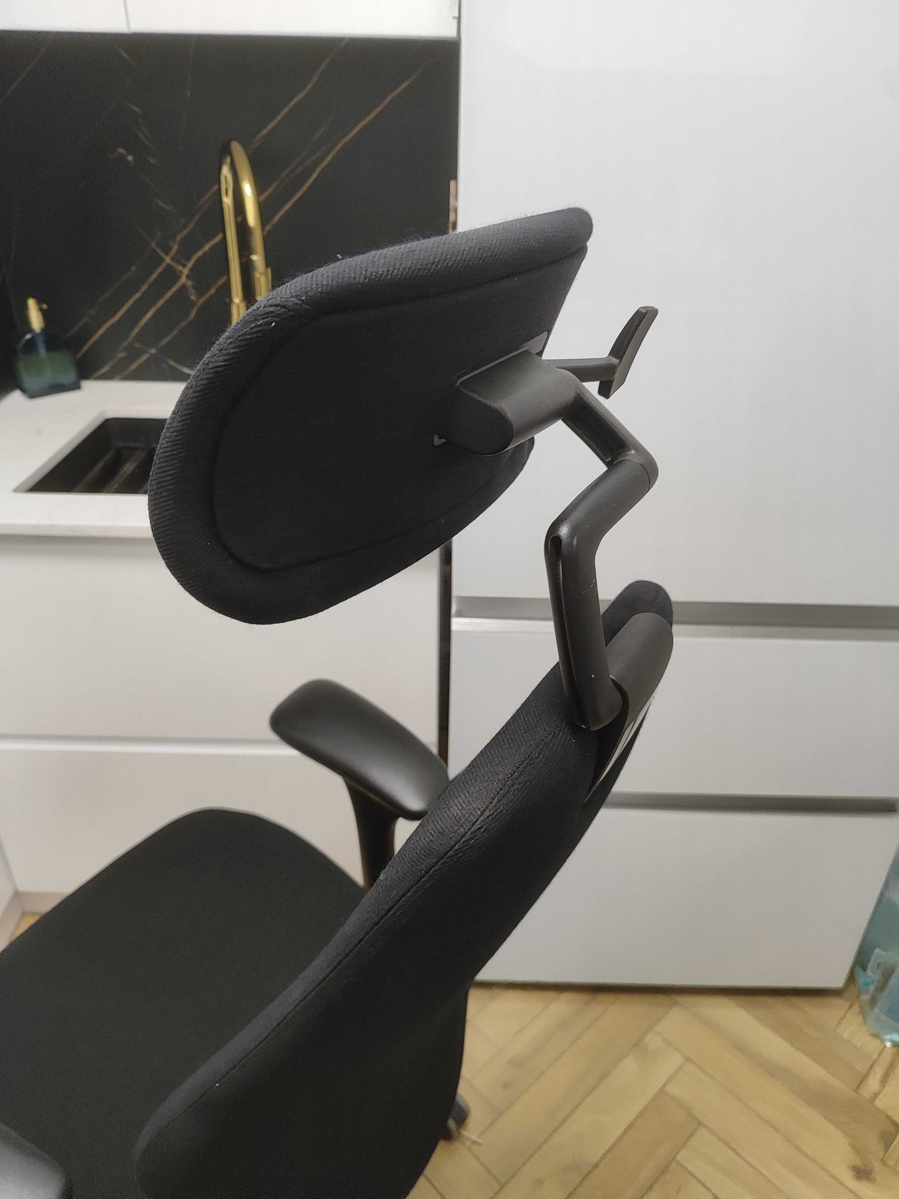 Kinnarps 6000 Plus najnowszy model  z zagłowkiem