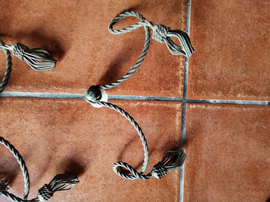 Candeeiro em ferro e vidro fosco areado
