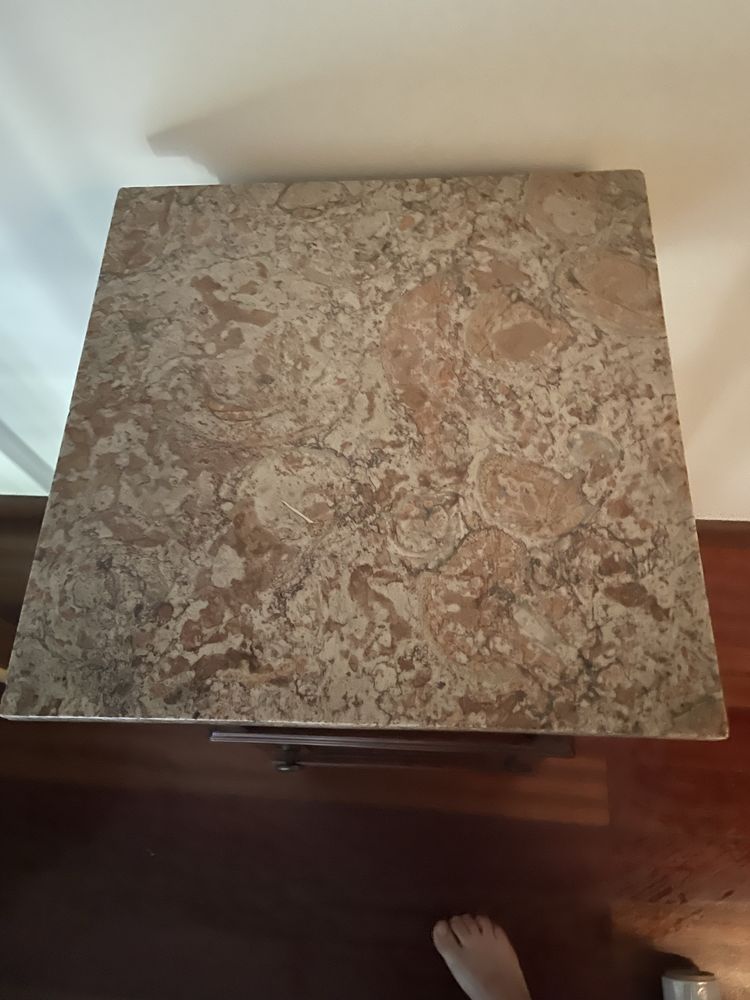 Mesa de cabeceira antiga