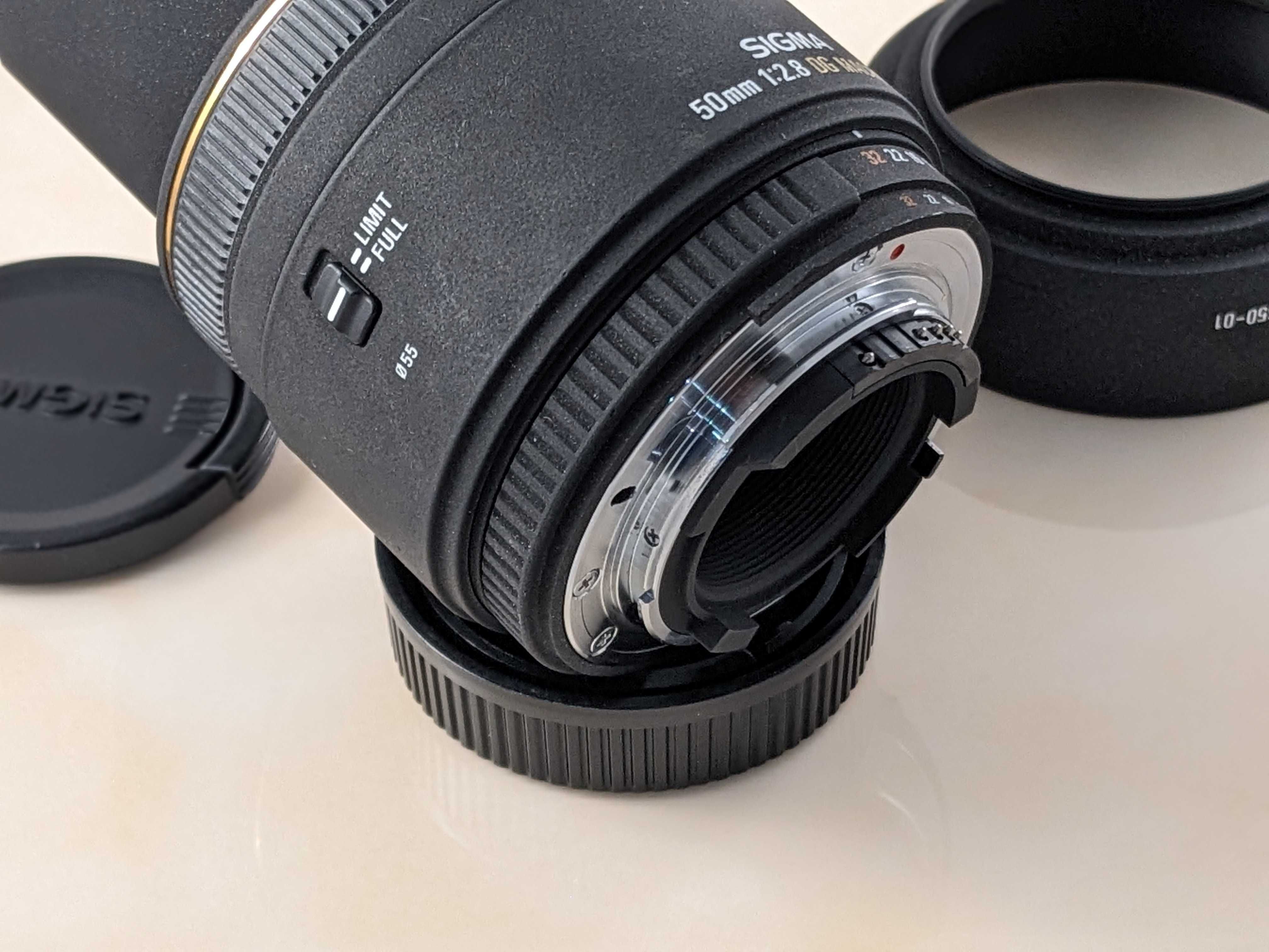 Объектив макро для Nikon Sigma 50mm 1:2.8 DG Macro D EX (Micro Nikkor)