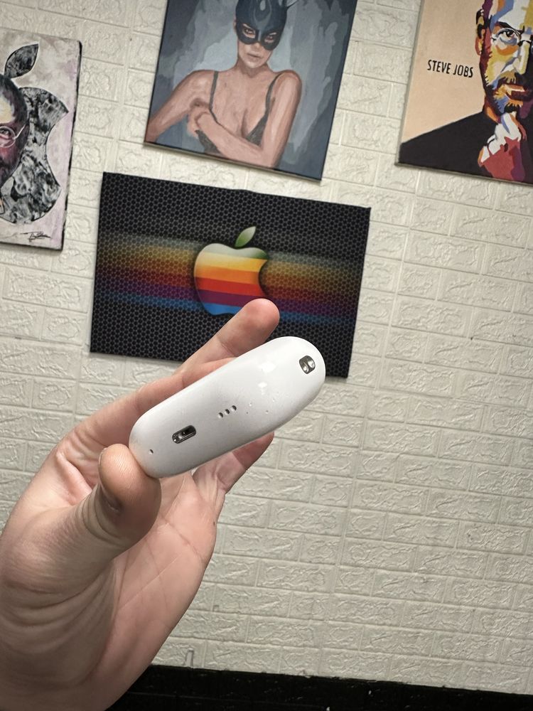 Продам кейс airpods pro 2 original б/у